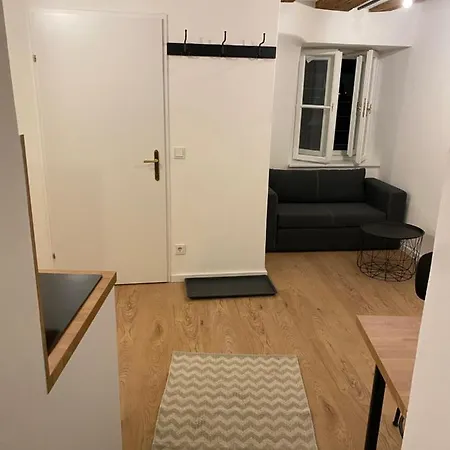 Cozy/tiny/creative Living In A Historical Old Town Διαμέρισμα