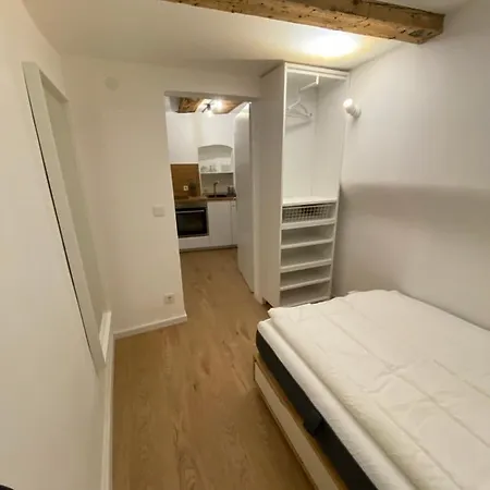 Cozy/tiny/creative Living In A Historical Old Town Διαμέρισμα